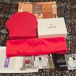CHANEL No.1 Red and White Skincare Set